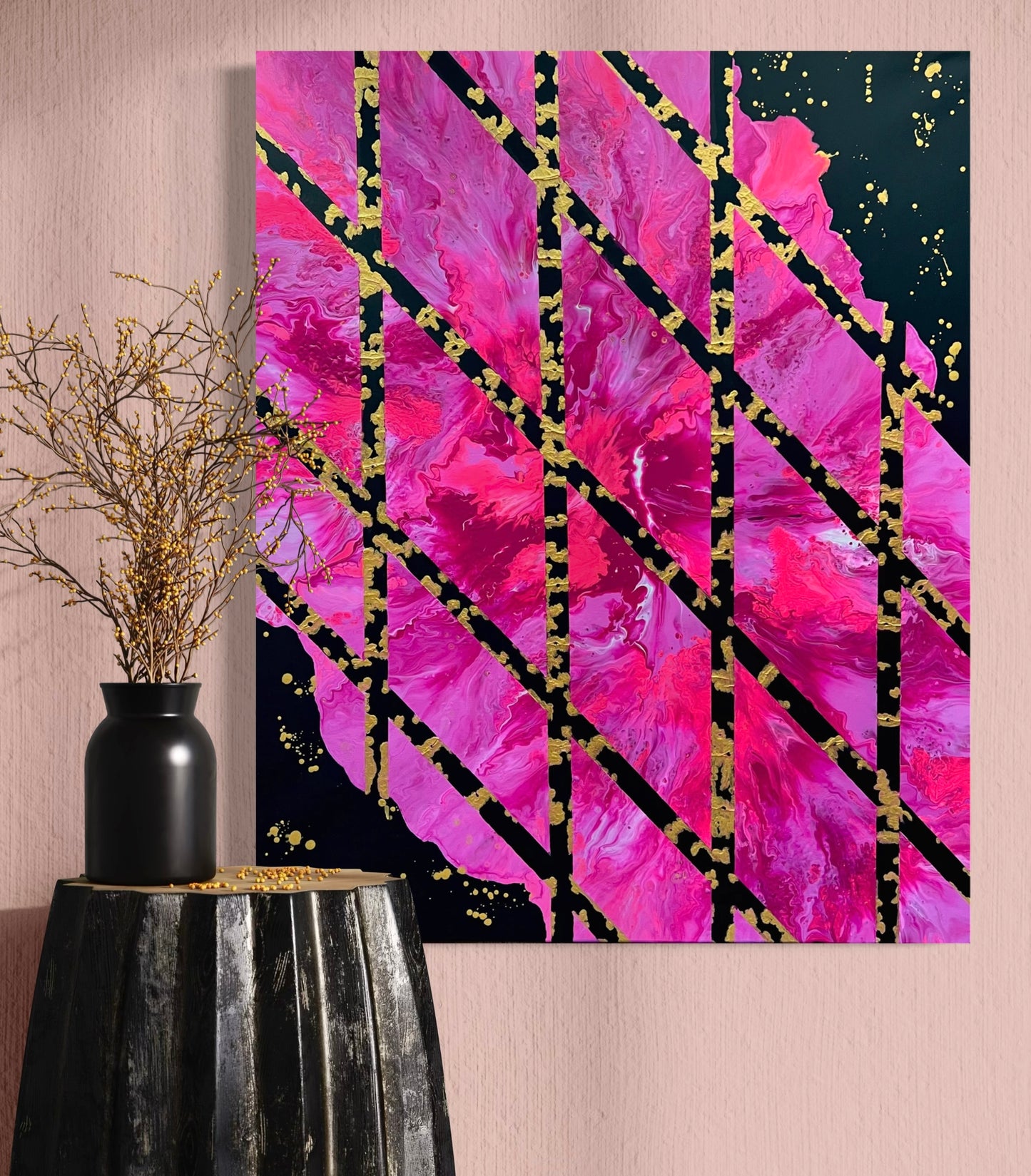 Modern acrylic painting with a pink-purple fluid art structure, interspersed with diagonal black stripes and golden accents - a geometric abstract work of art with a luxurious look.