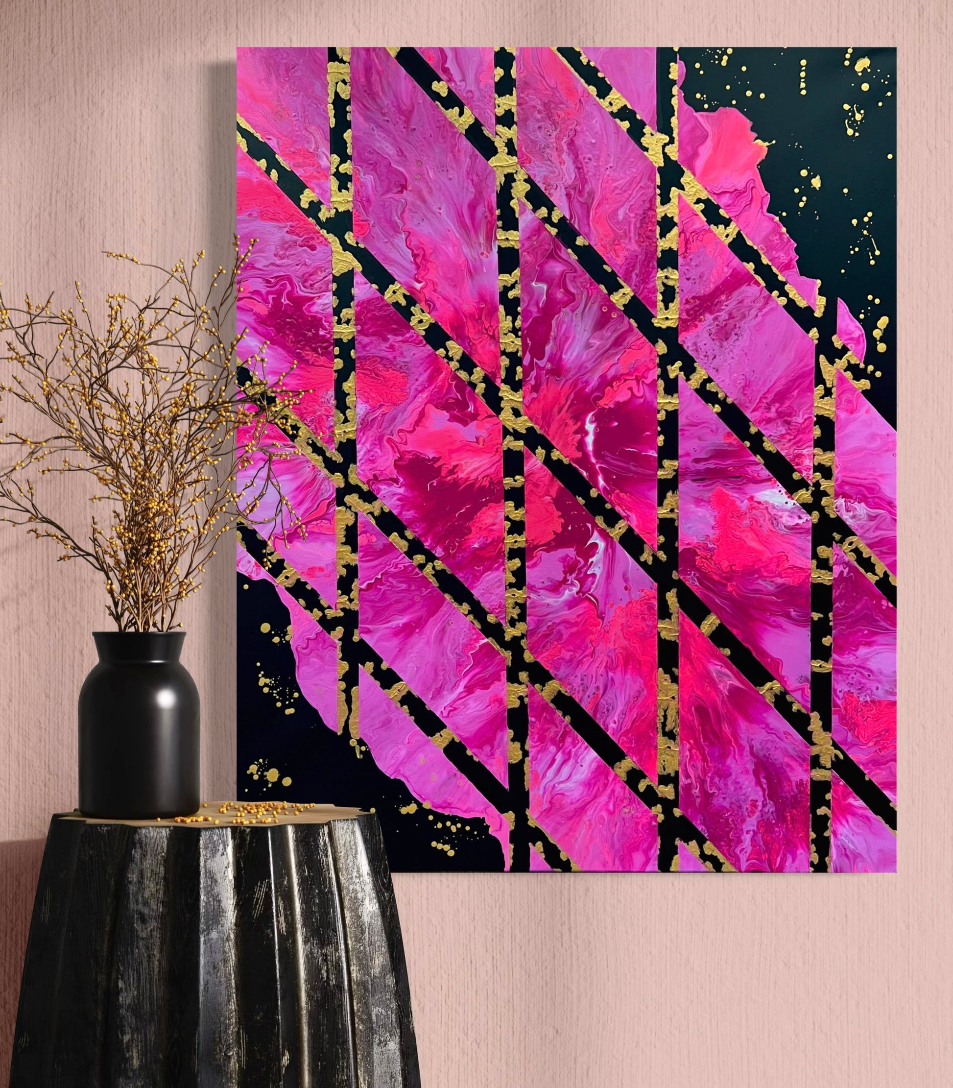 Modern acrylic painting with a pink-purple fluid art structure, interspersed with diagonal black stripes and golden accents - a geometric abstract work of art with a luxurious look.