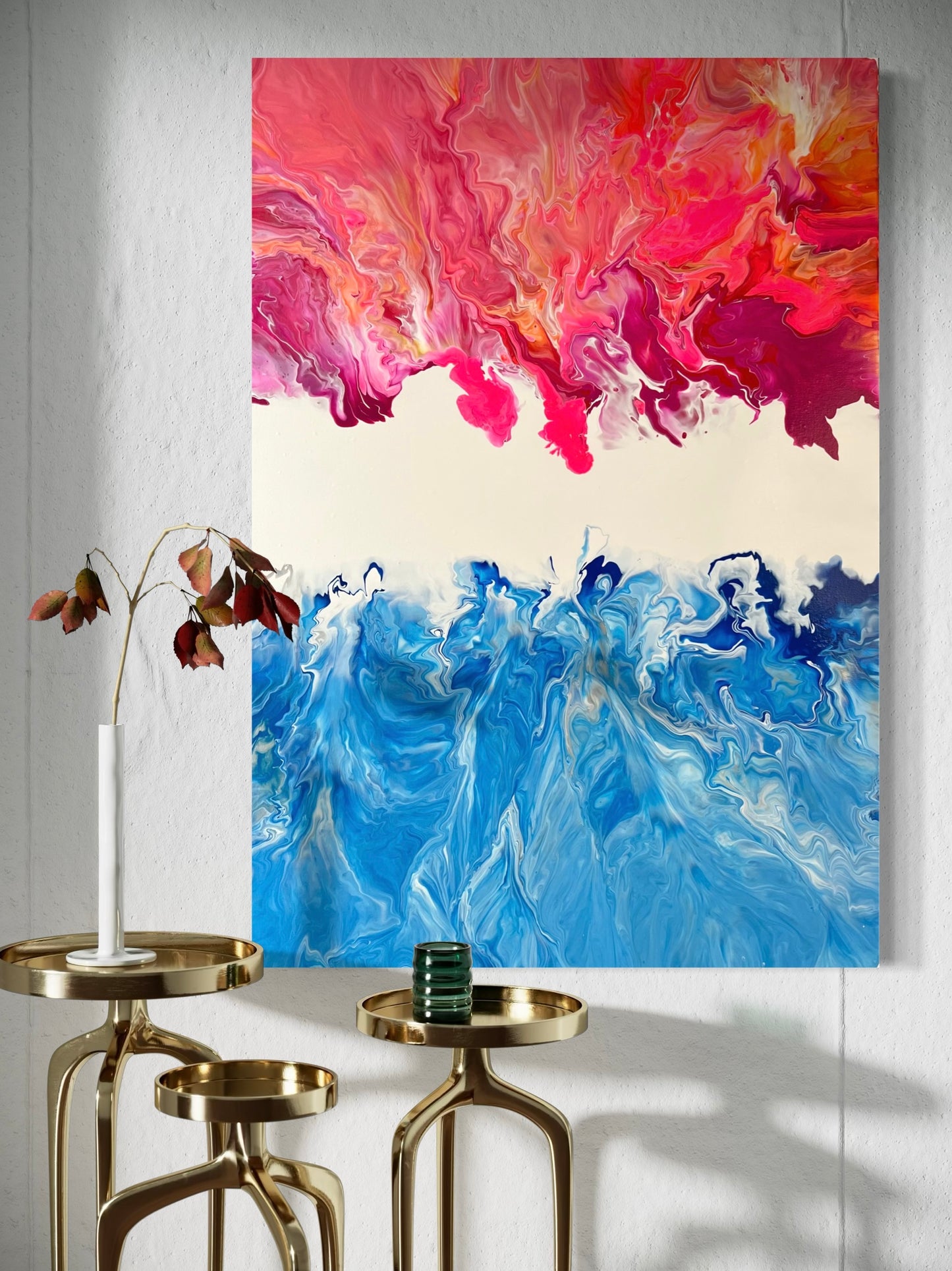 Abstract acrylic painting in vibrant shades of blue, pink, and orange, combining the dynamism of fire and water in flowing forms. The upper half of the painting features warm, fiery color gradients, while the lower blue tones are reminiscent of waves or ocean movements. Hand-painted, one-of-a-kind piece in the fluid art style—modern abstract art on canvas with strong expressiveness and harmonious color contrast, ideal as an eye-catcher in contemporary spaces.